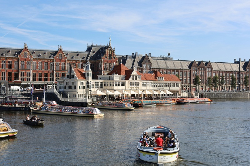 Company Dinner and Boat Cruise Transfer